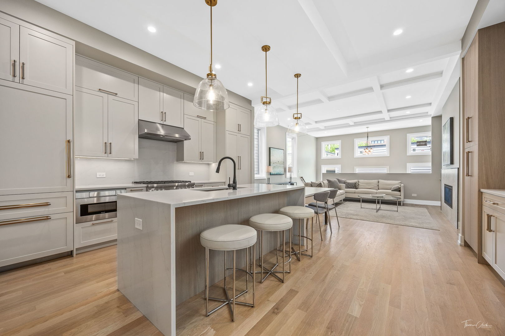 1642 W Wolfram Street Property Photo 8