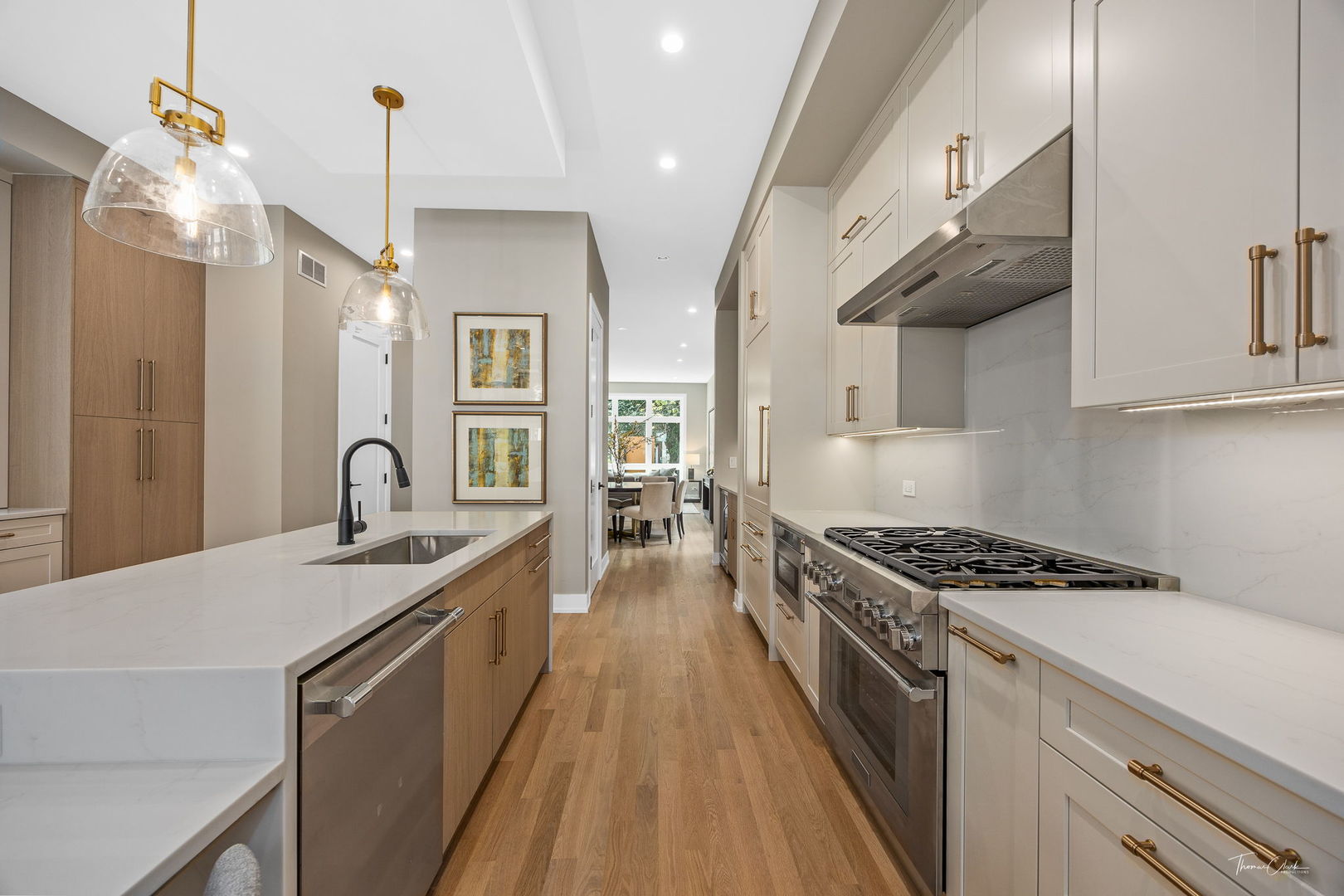 1642 W Wolfram Street Property Photo 10