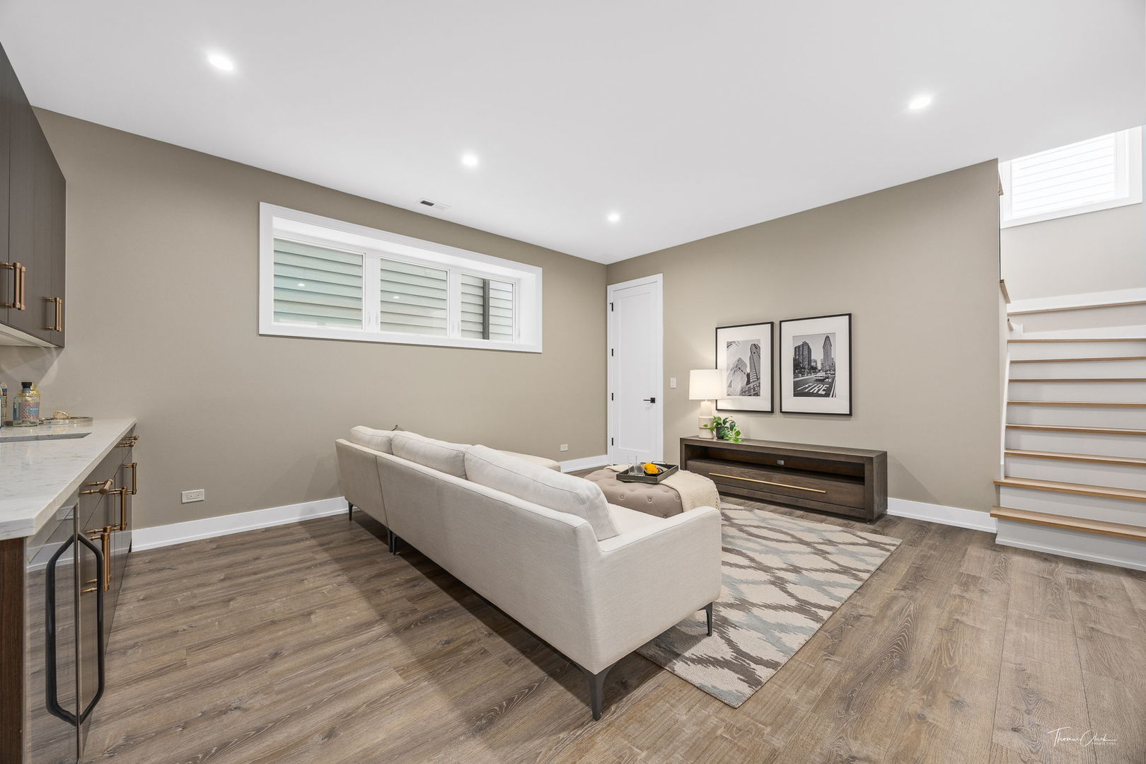 1642 W Wolfram Street Property Photo 18