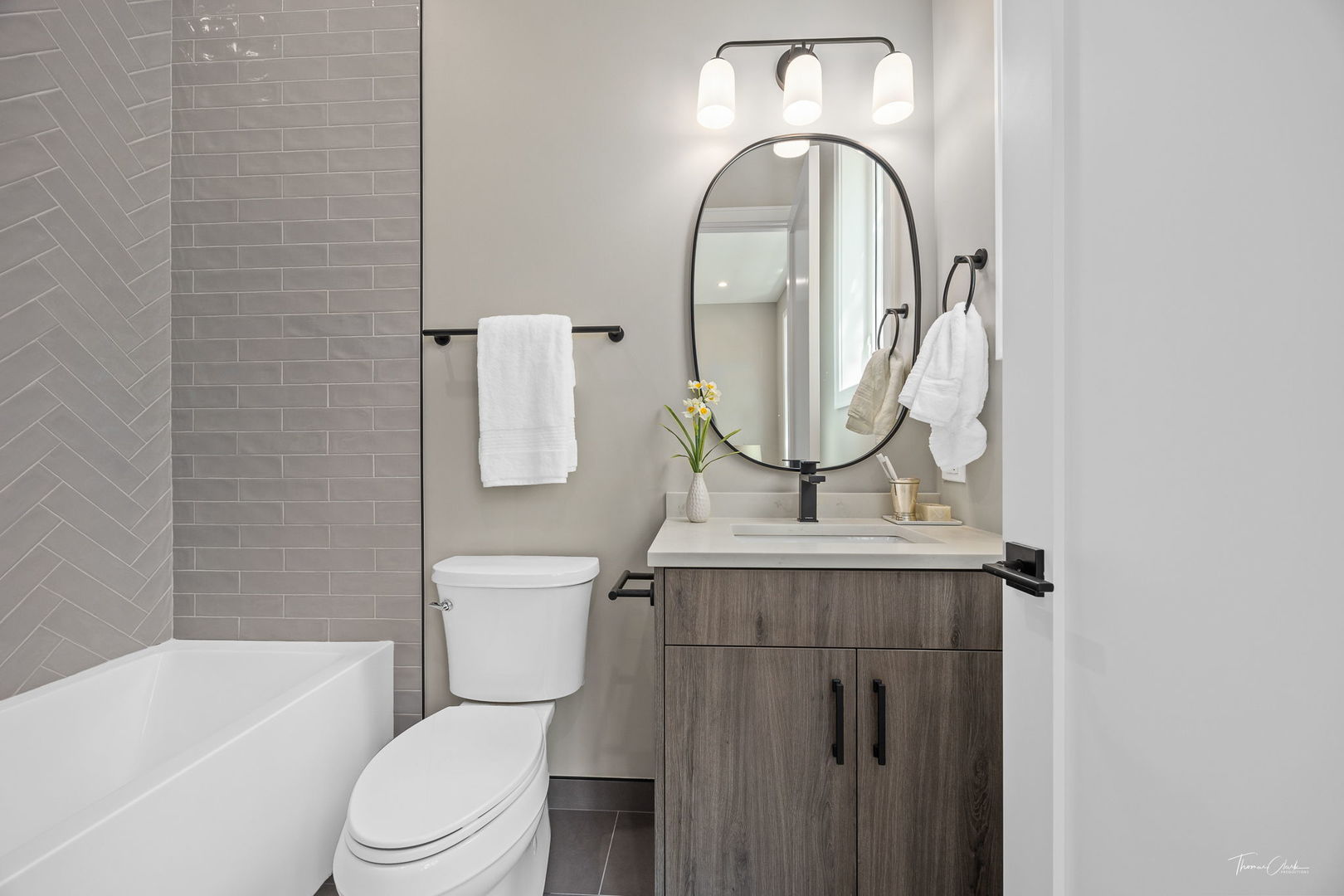 1642 W Wolfram Street Property Photo 29