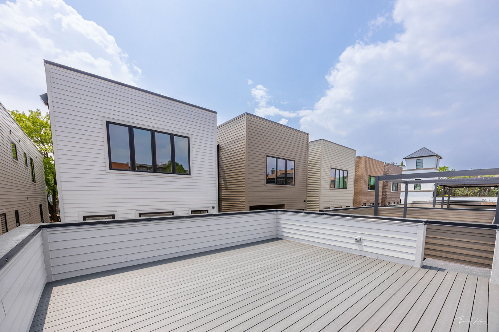 1642 W Wolfram Street Property Photo 33