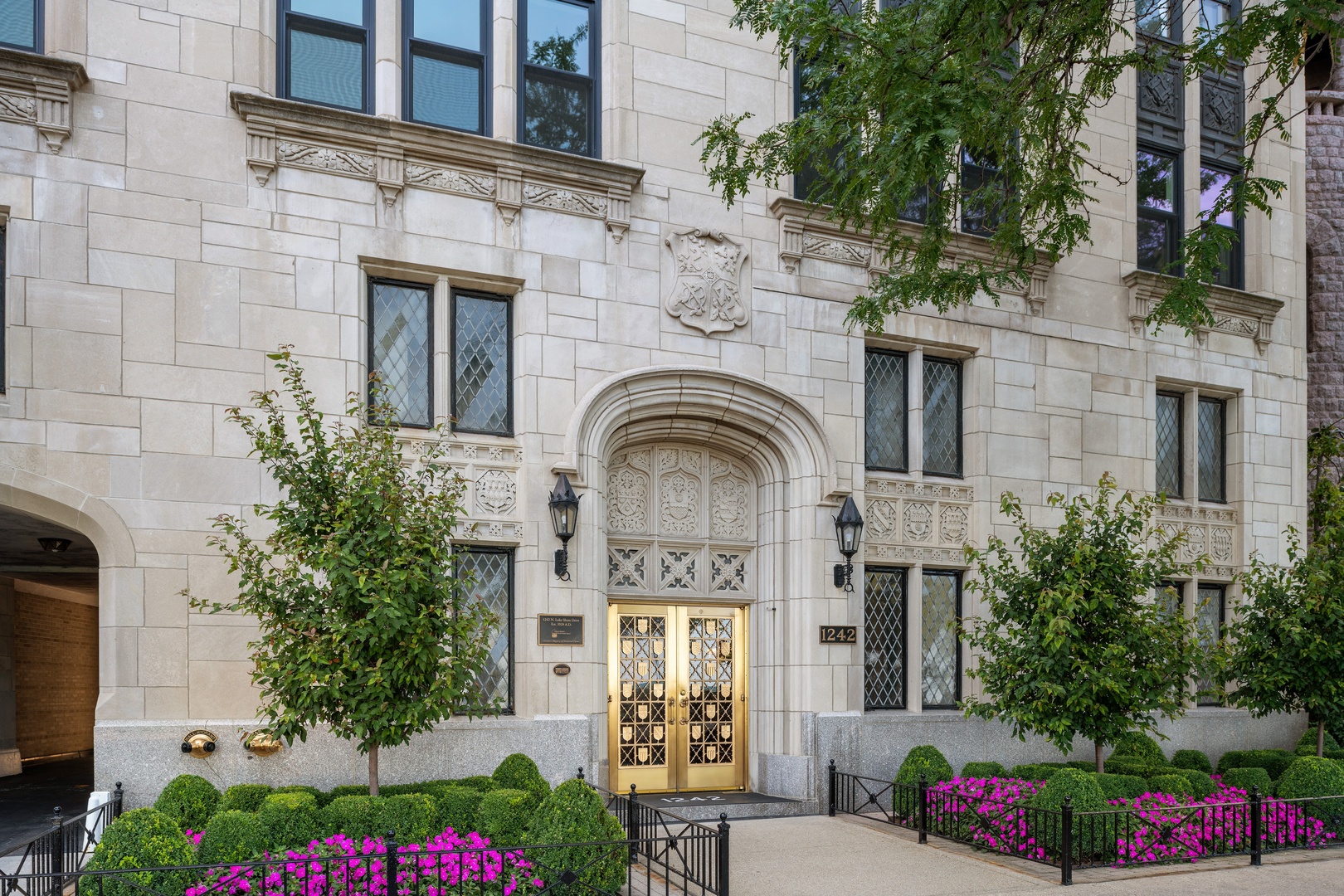 1242 N Lake Shore Drive 4N Property Photo 1