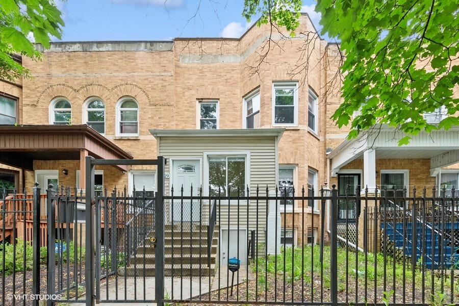 4229 S Prairie Ave Property Photo 1