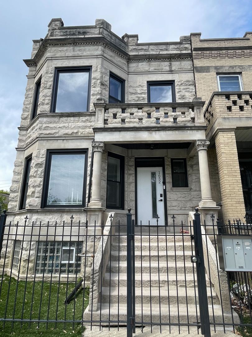 1652 S RIDGEWAY Avenue Property Photo 1
