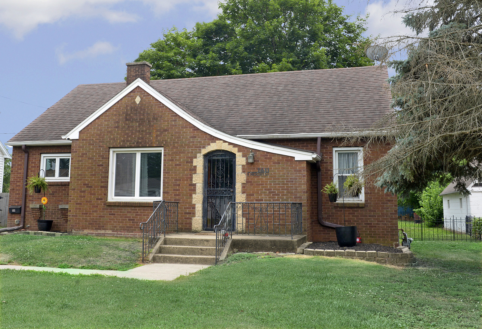 1411 E Hickory Street Property Photo 1