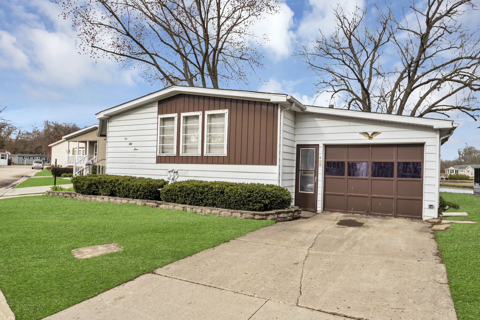 1053 Lakeview Road Property Photo 1