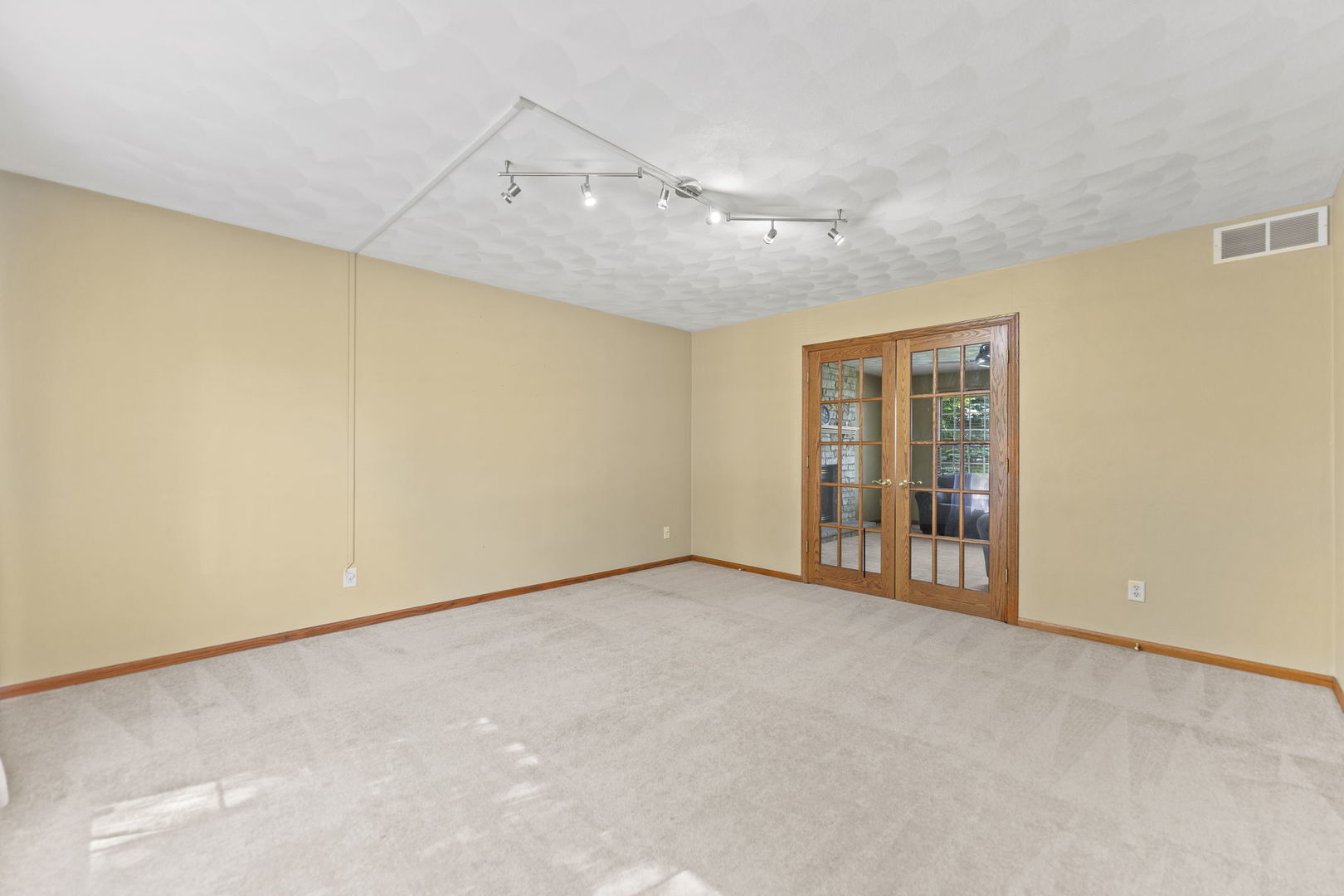 1920 Grandchester Place Property Photo 4