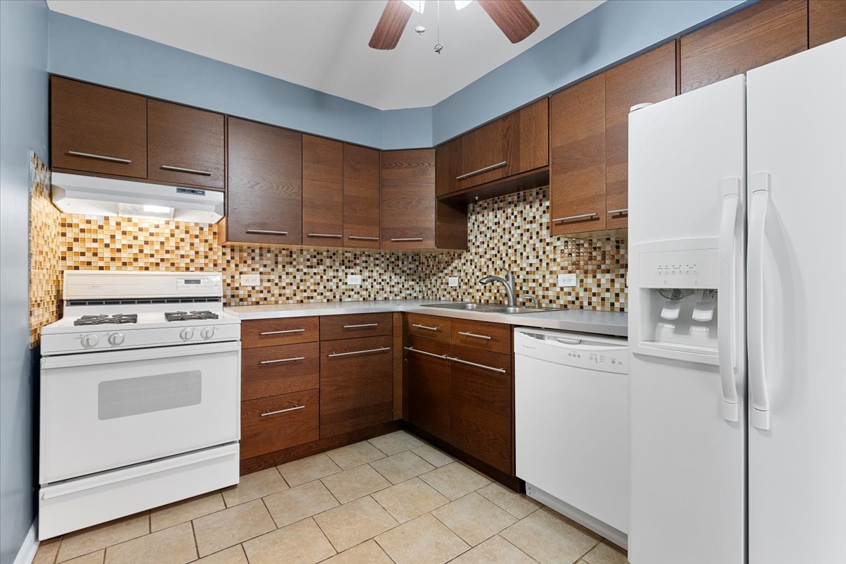 6325 N Sheridan Road 503 Property Photo 3