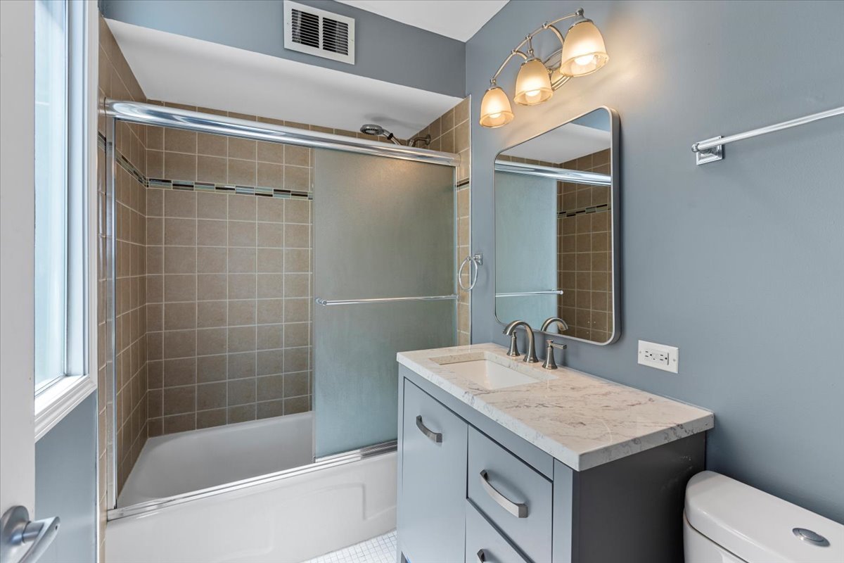 6325 N Sheridan Road 503 Property Photo 11