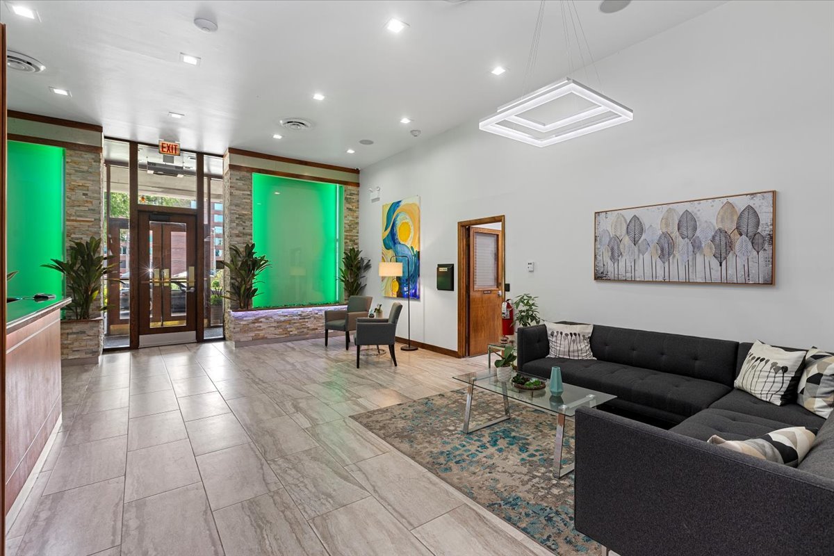 6325 N Sheridan Road 503 Property Photo 16