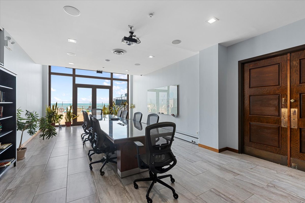 6325 N Sheridan Road 503 Property Photo 17