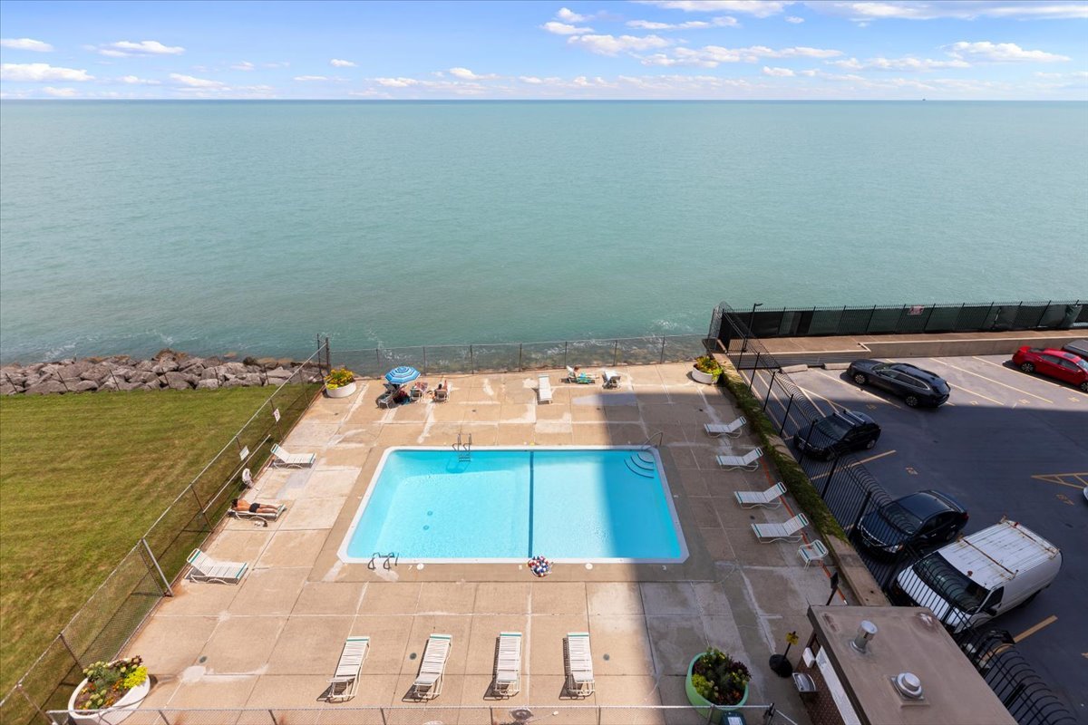 6325 N Sheridan Road 503 Property Photo 18