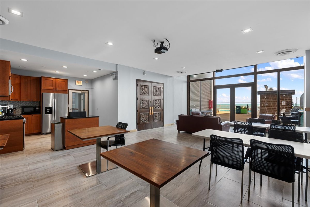 6325 N Sheridan Road 503 Property Photo 19