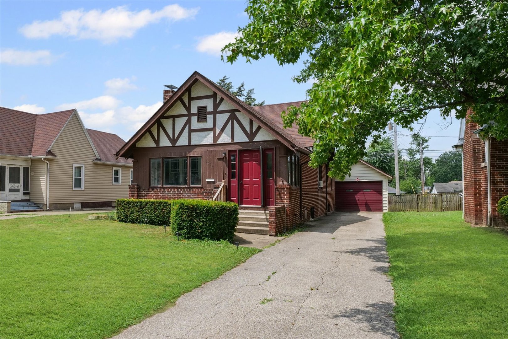 1614 N Gilbert Street Property Photo 1