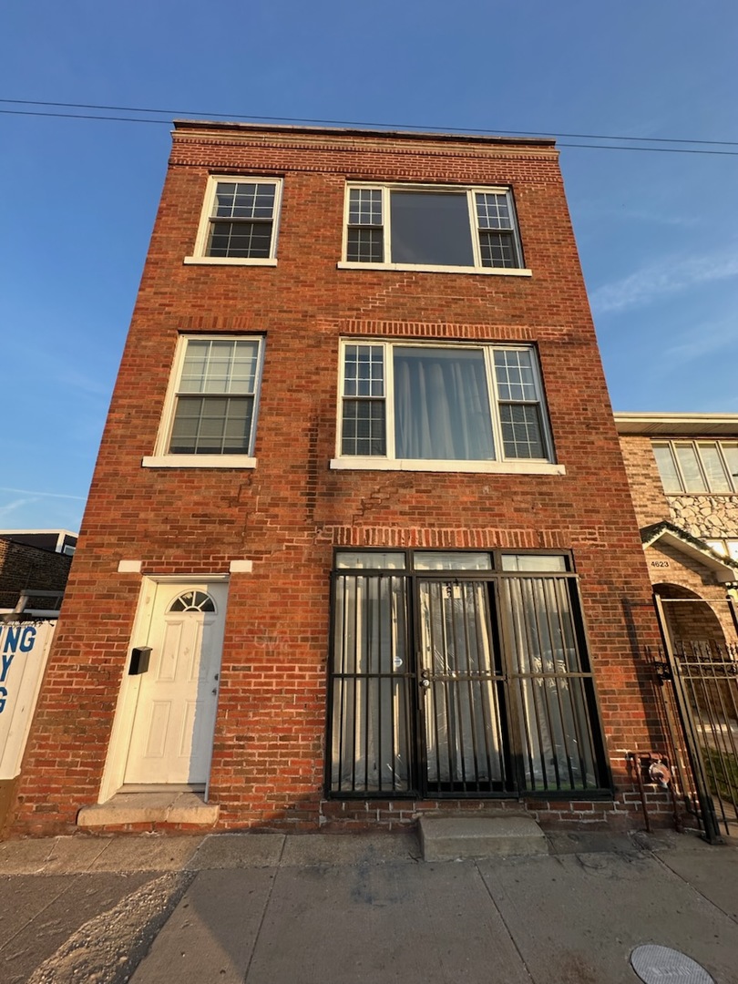 4621 S Archer Avenue 3 Property Photo 1