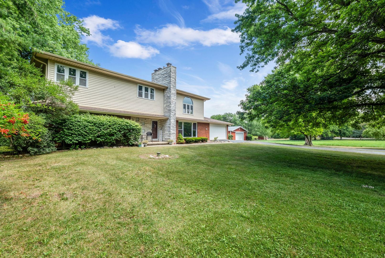 9822 W Pauling Road Property Photo 1