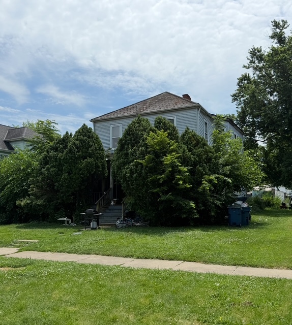 111 W Waupansie Street Property Photo 1