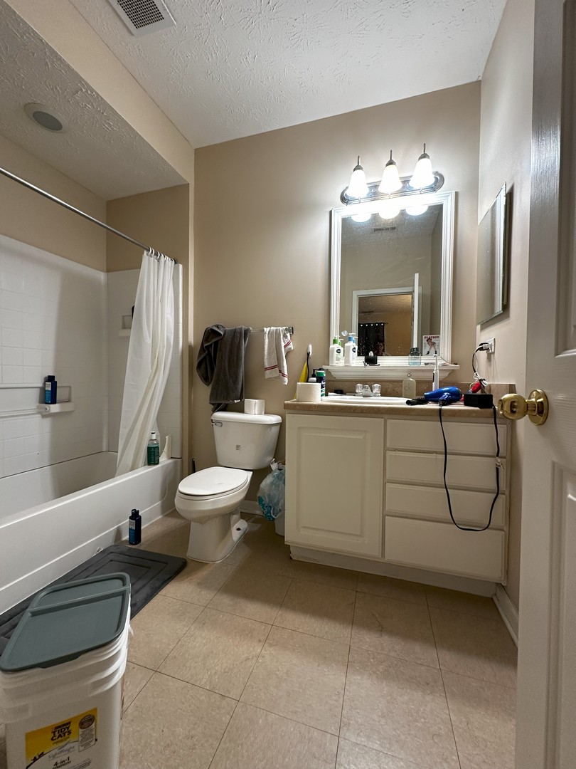 1901 N Lincoln Avenue 205 Property Photo 12