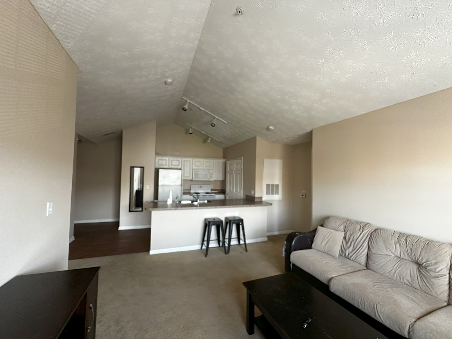 1903 N Lincoln Avenue 303 Property Photo 4
