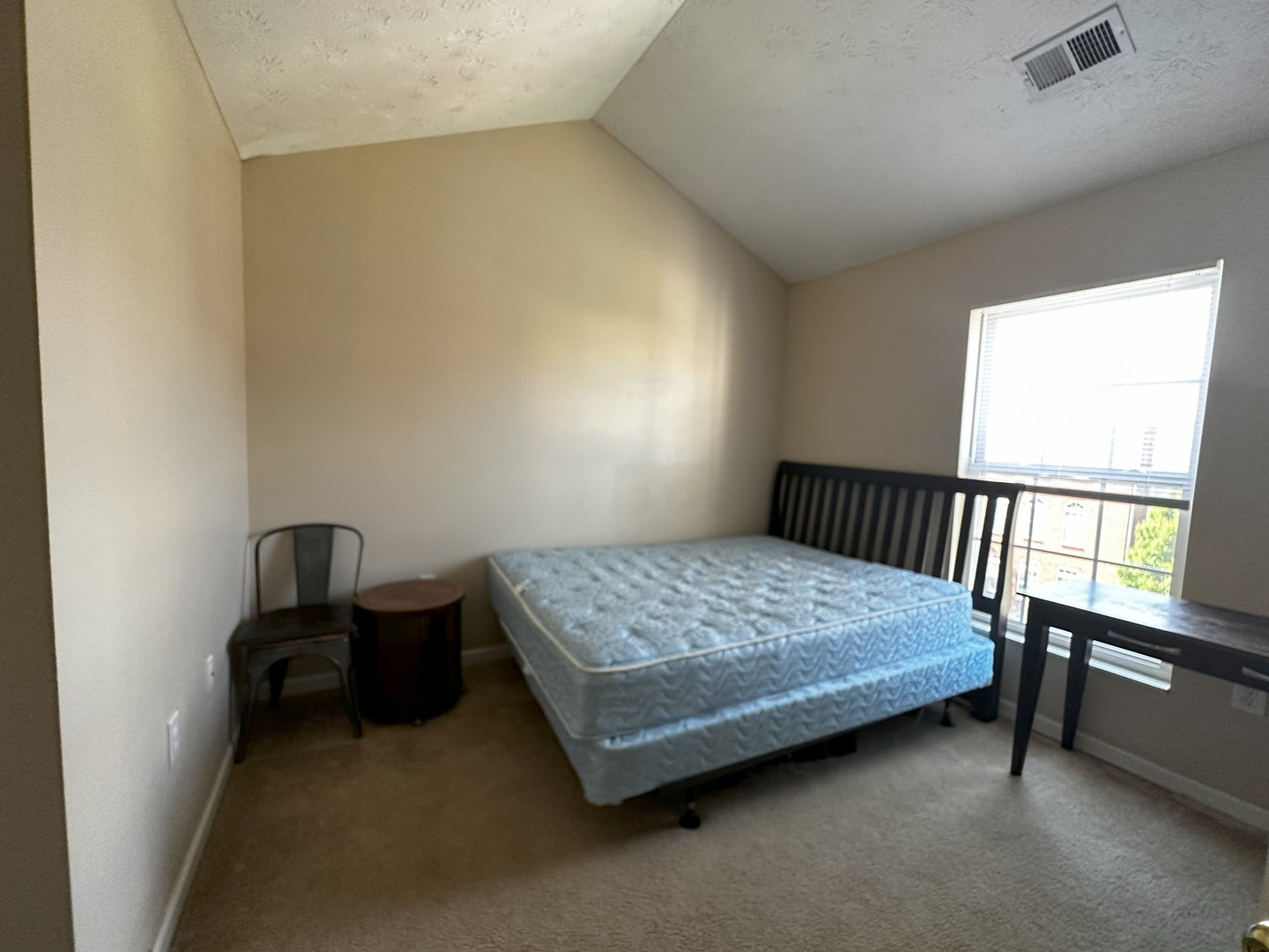1903 N Lincoln Avenue 303 Property Photo 6