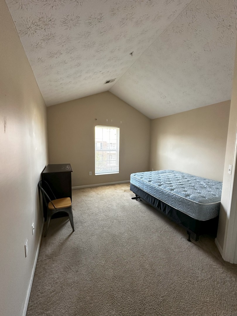 1903 N Lincoln Avenue 303 Property Photo 7