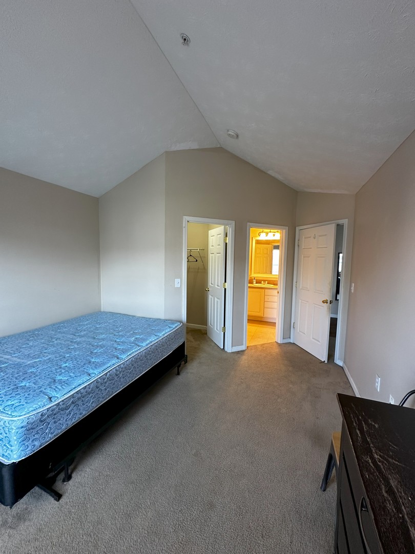 1903 N Lincoln Avenue 303 Property Photo 9
