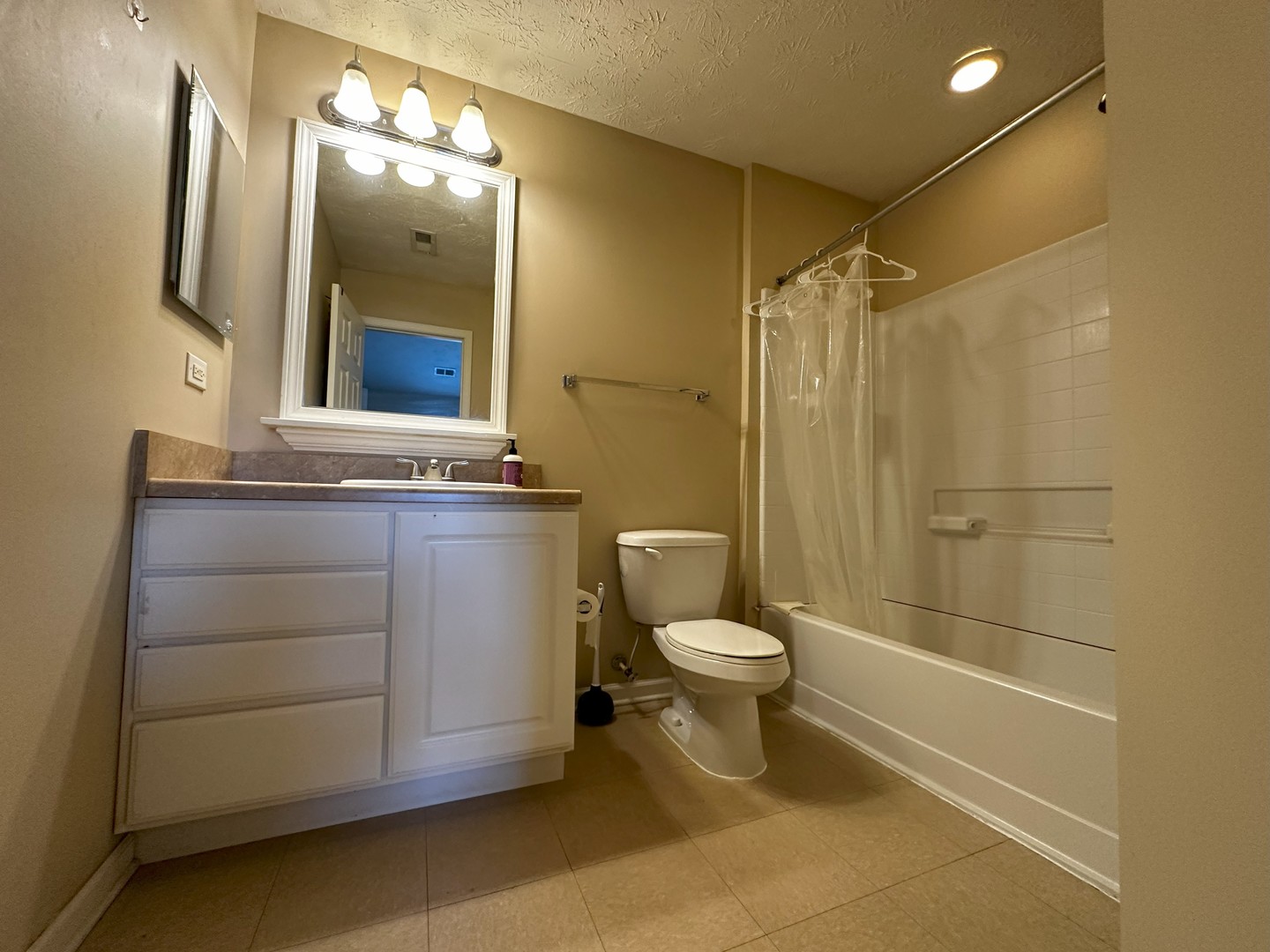 1903 N Lincoln Avenue 303 Property Photo 10