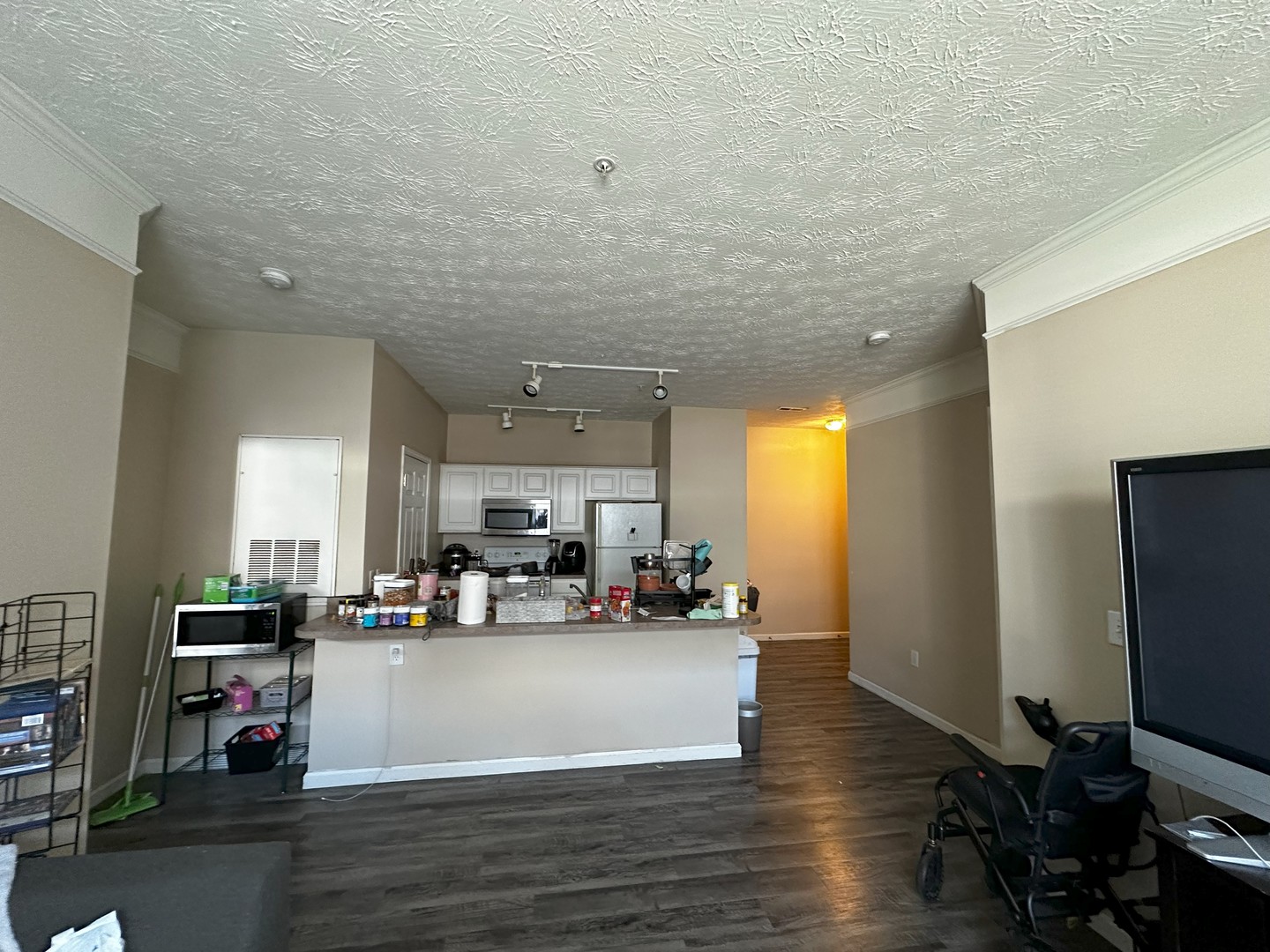 1905 N Lincoln Avenue 118 Property Photo 3