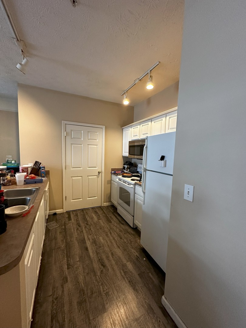 1905 N Lincoln Avenue 118 Property Photo 4