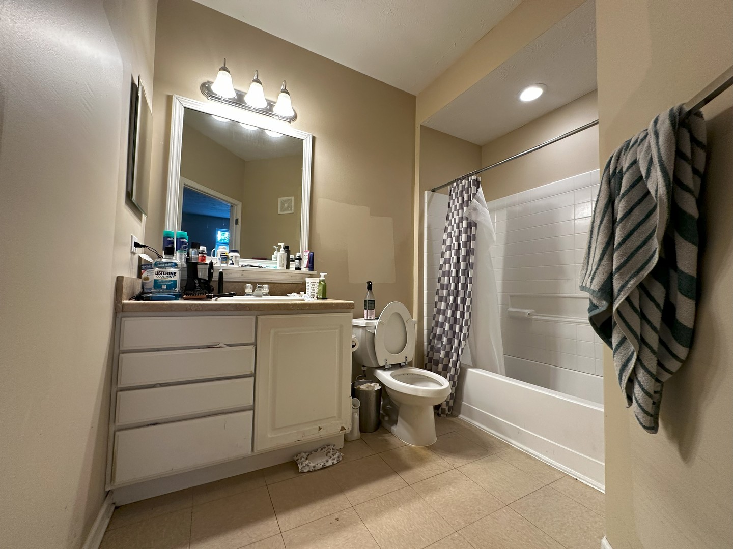 1905 N Lincoln Avenue 118 Property Photo 7