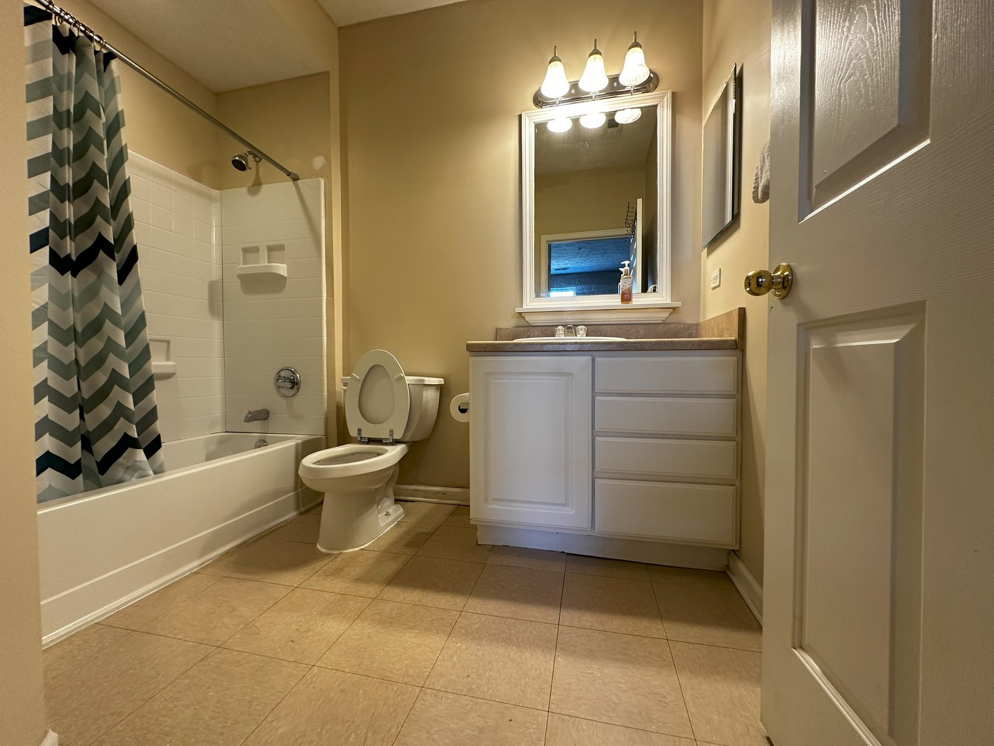 1905 N Lincoln Avenue 118 Property Photo 9