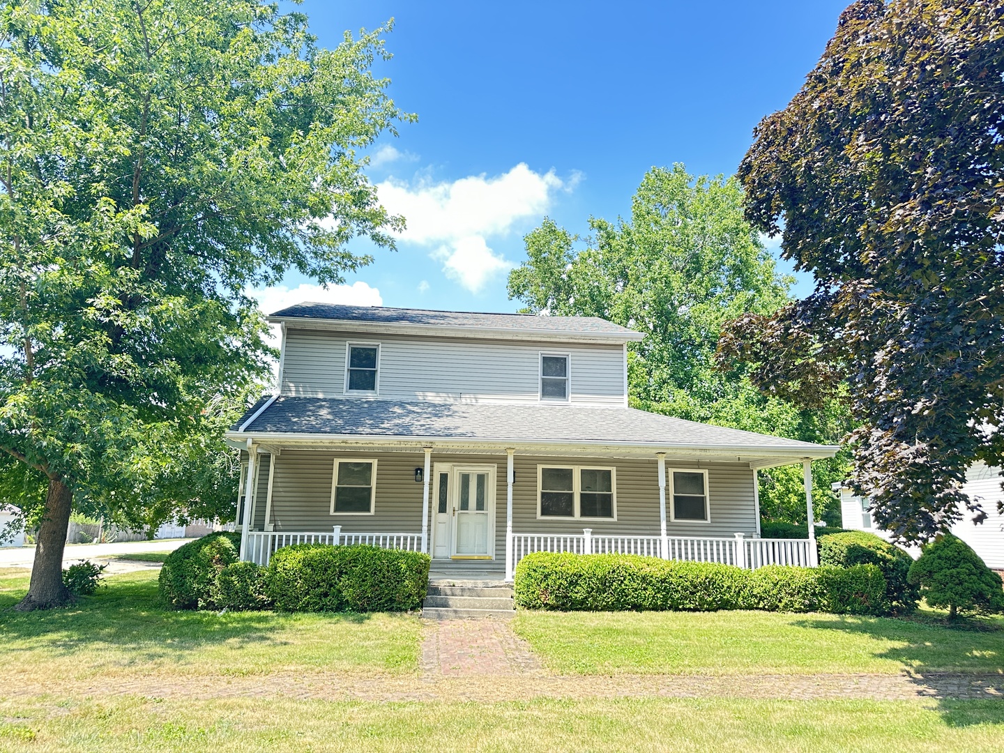 101 E Illinois Street Property Photo 1