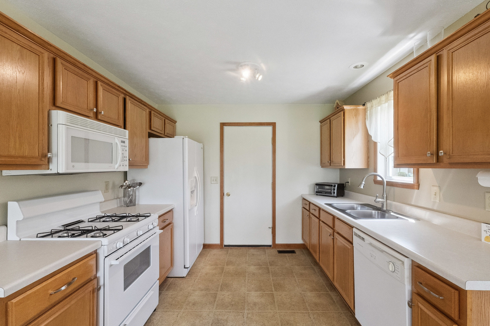 3810 Foxglove Lane Property Photo 9