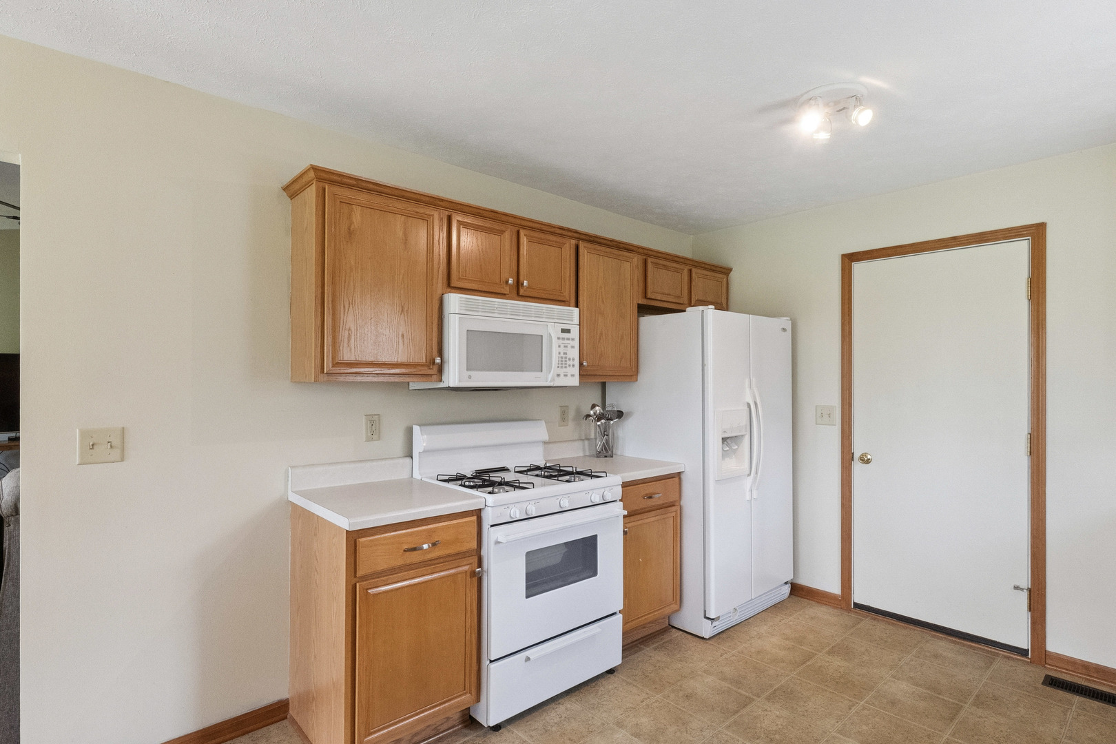 3810 Foxglove Lane Property Photo 10