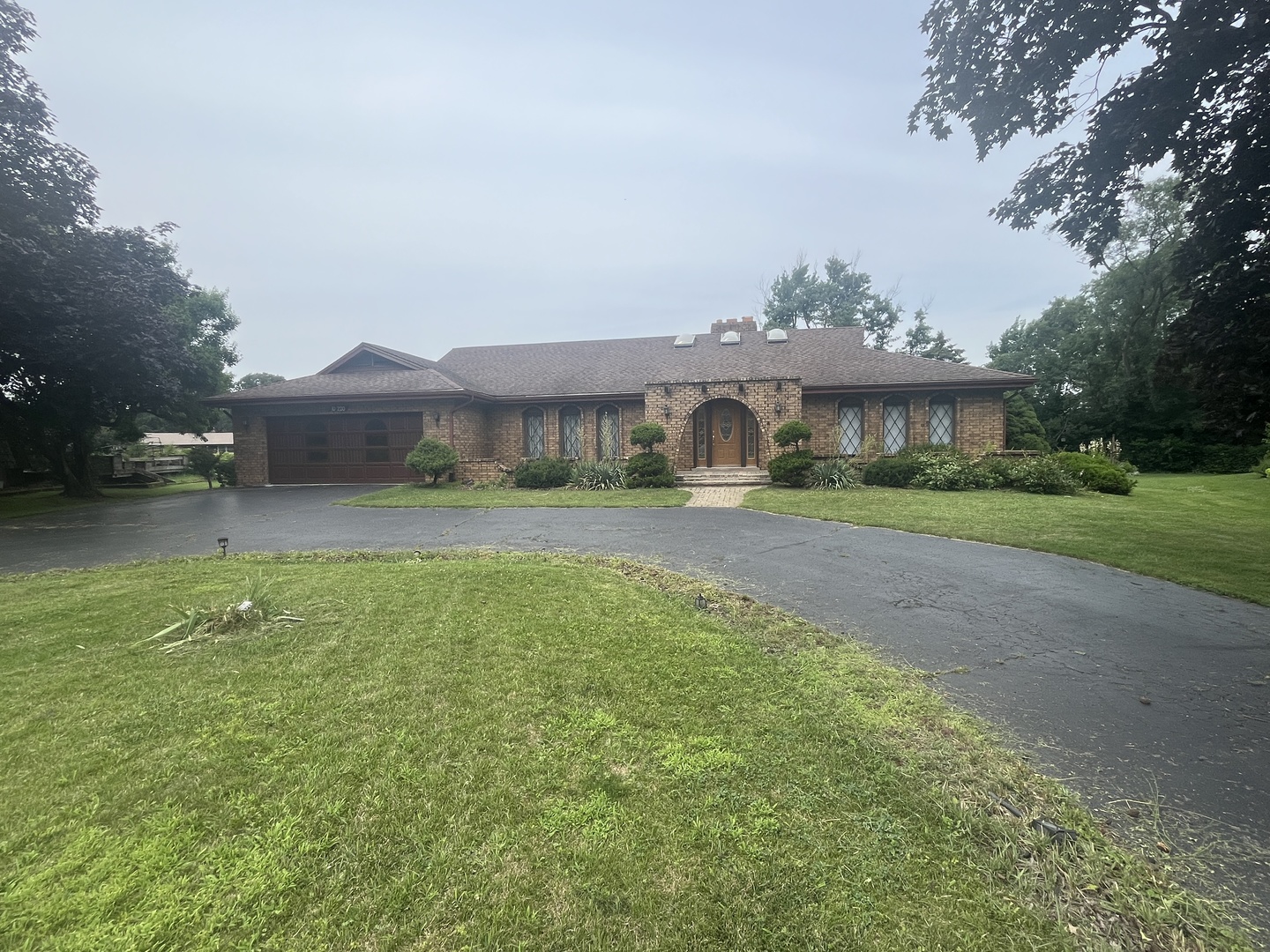 10s220 Hampshire Lane Property Photo 1