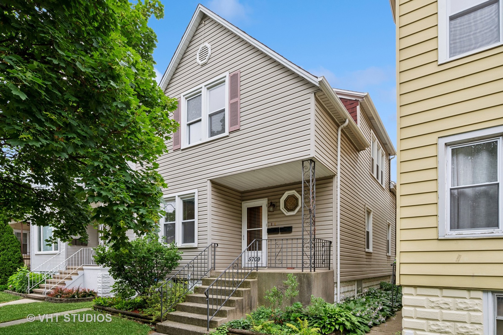 5709 W Ainslie Street Property Photo 1
