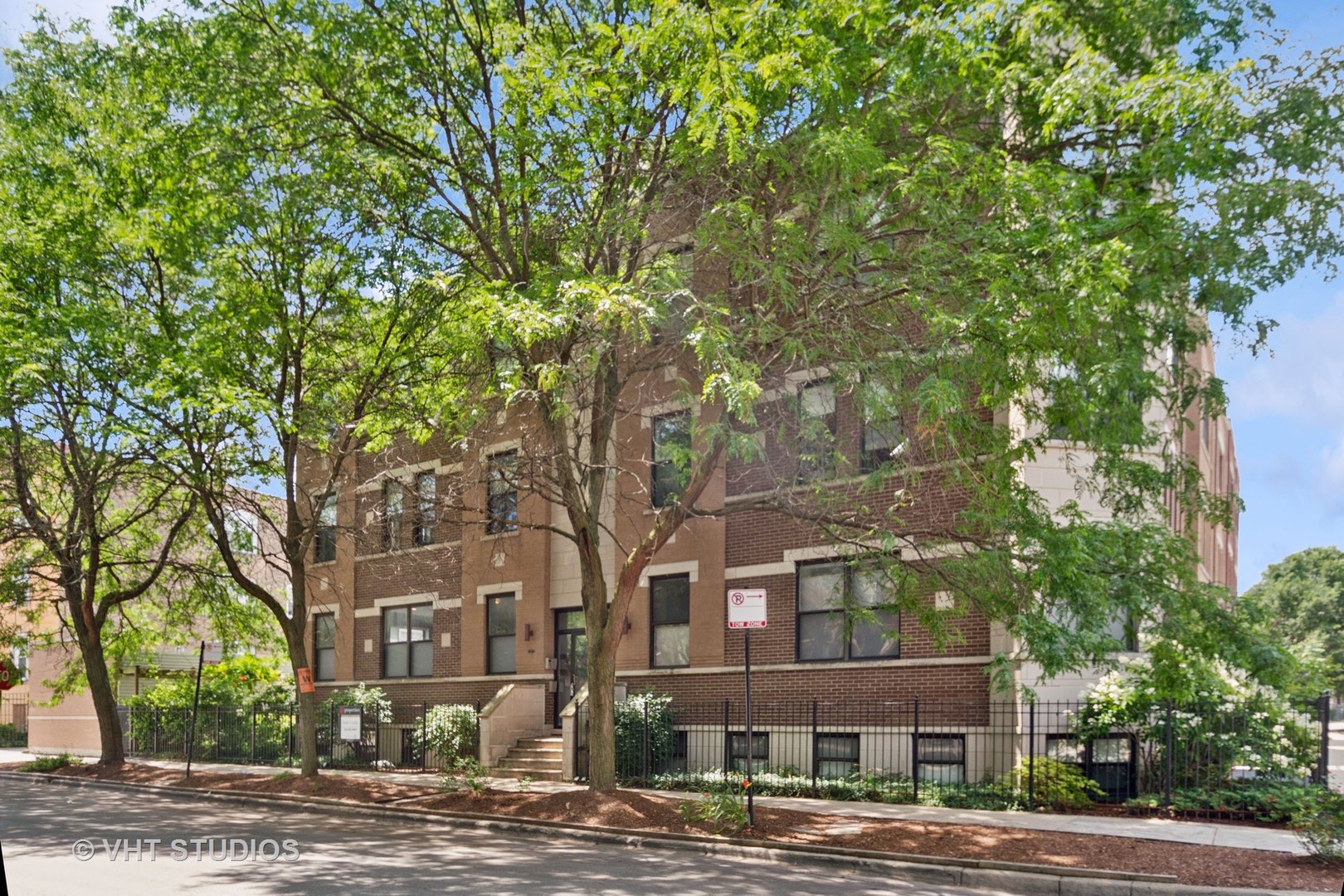 4606 S Lake Park Avenue 101s Property Photo 1