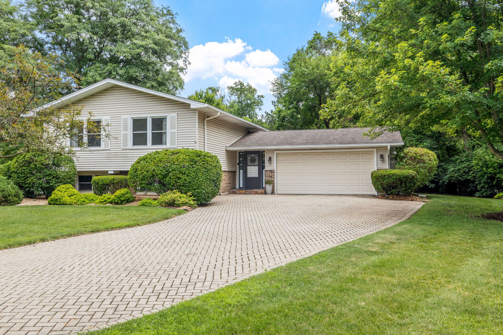 6651 Dunham Road Property Photo 1