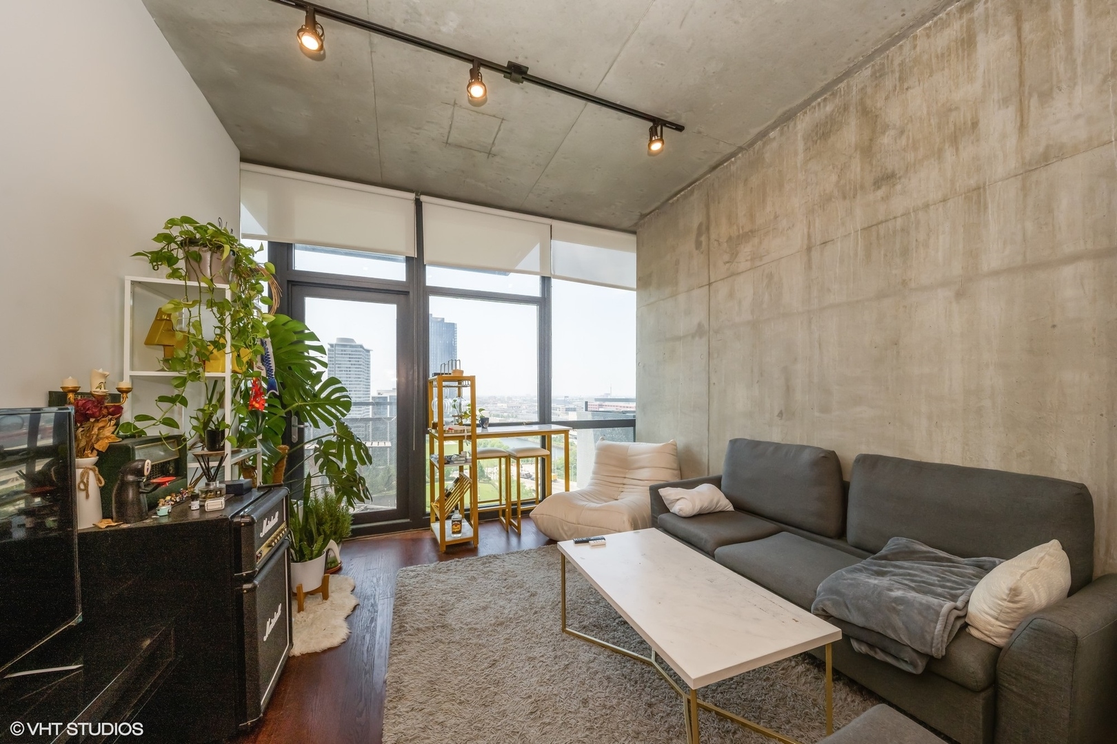 235 W Van Buren Street 1705 Property Photo 3