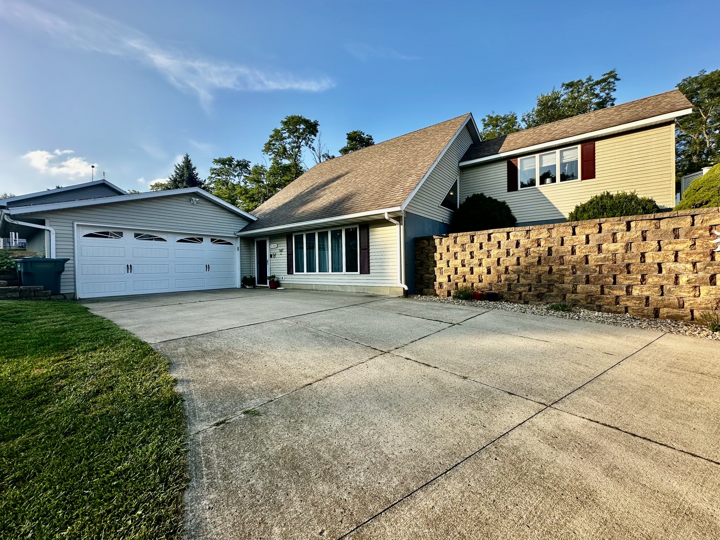4100 Valley Drive Property Photo 1