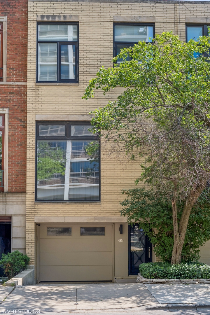 65 W Schiller Street Property Photo 1