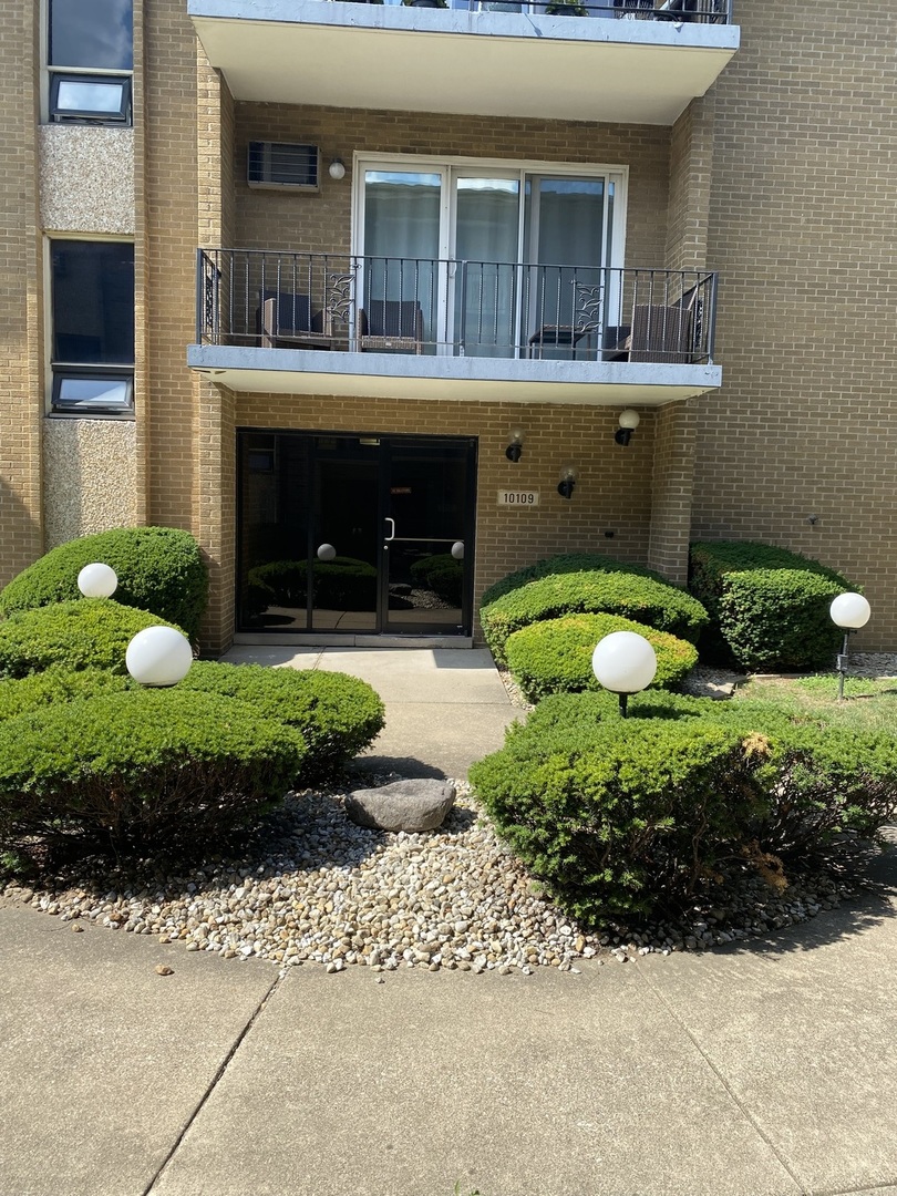 10109 S Cicero Ave Property Photo 1