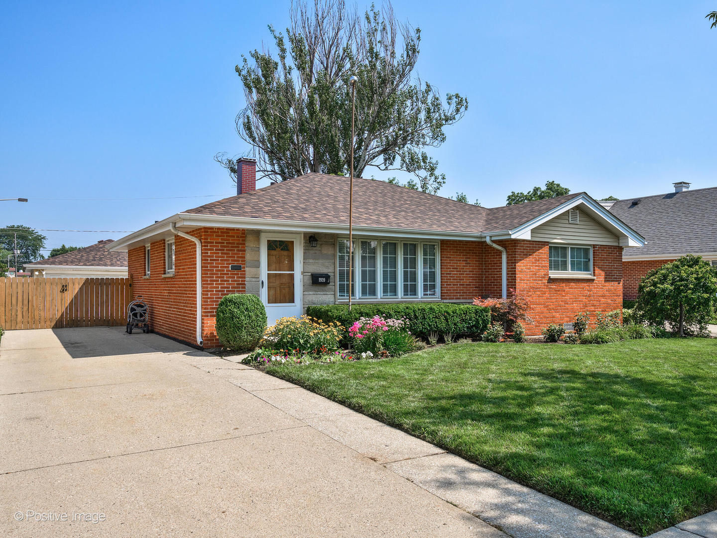 1920 Estes Avenue Property Photo 1