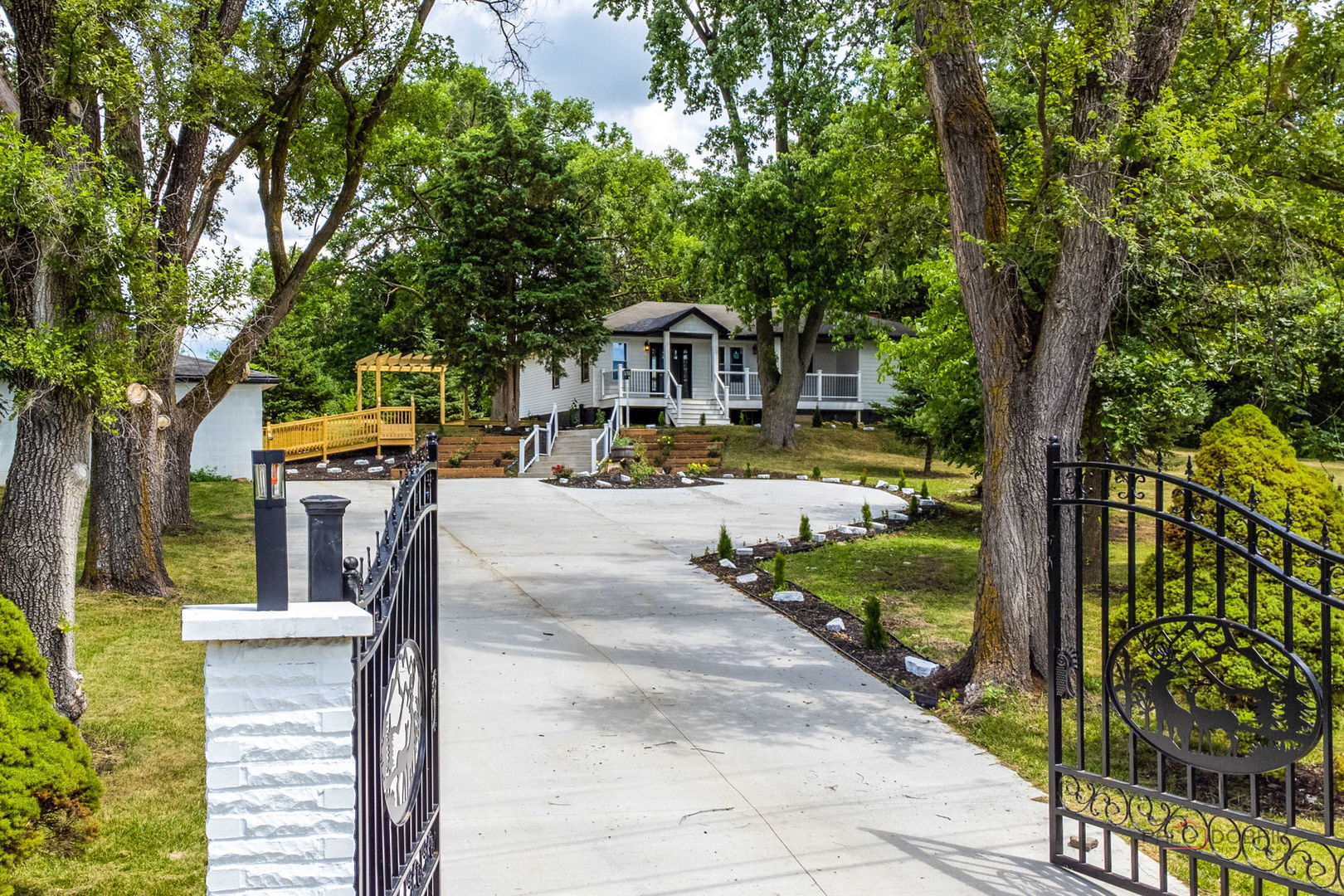 16705 Wolf Road Property Photo 1