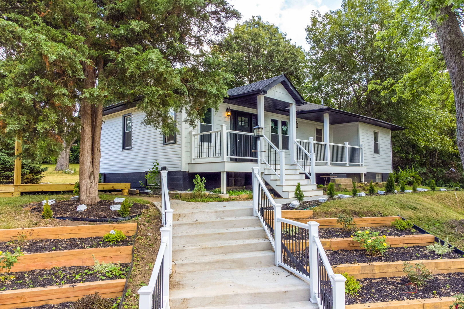 16705 Wolf Road Property Photo 3