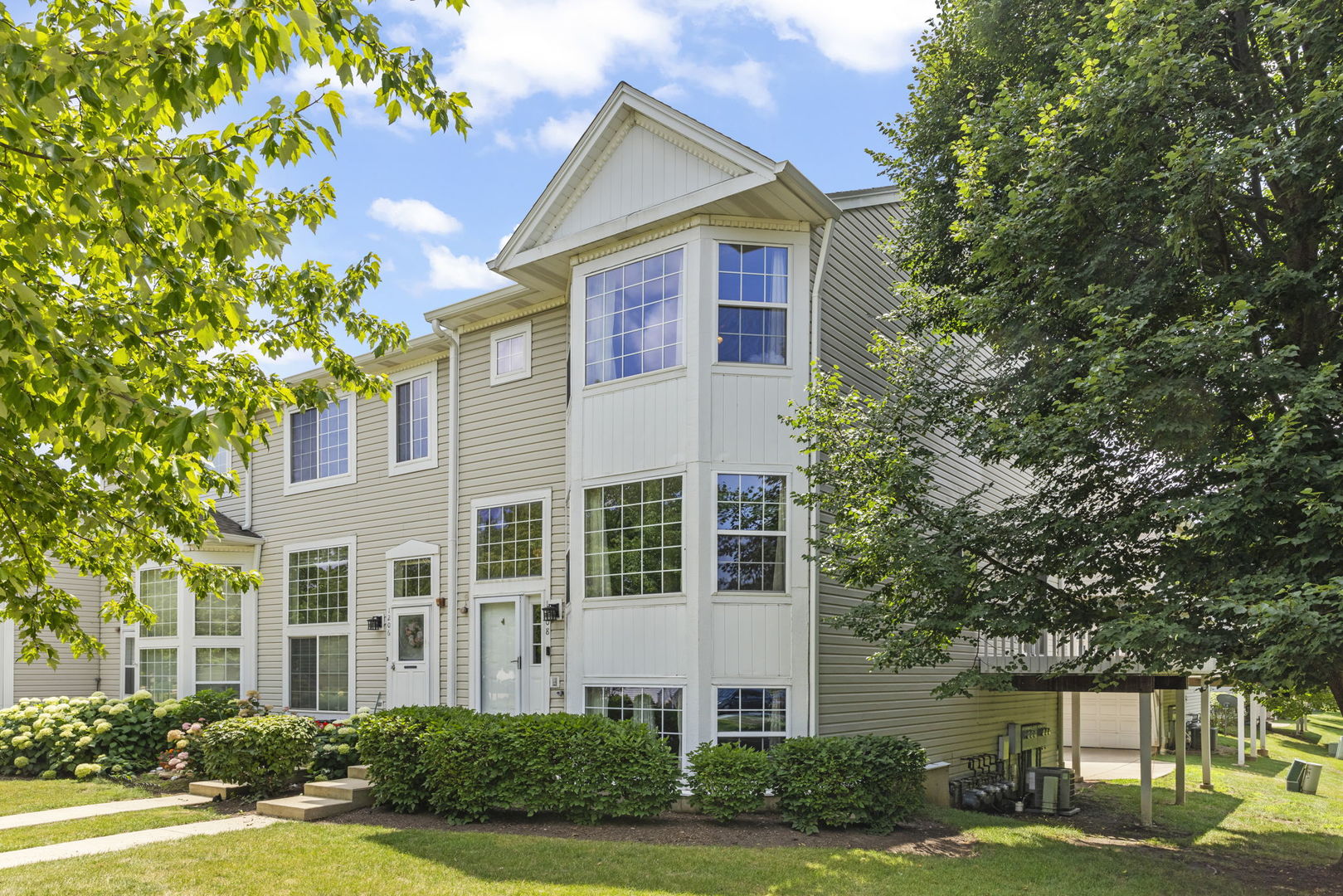 1208 Fox Hill Lane Property Photo 1