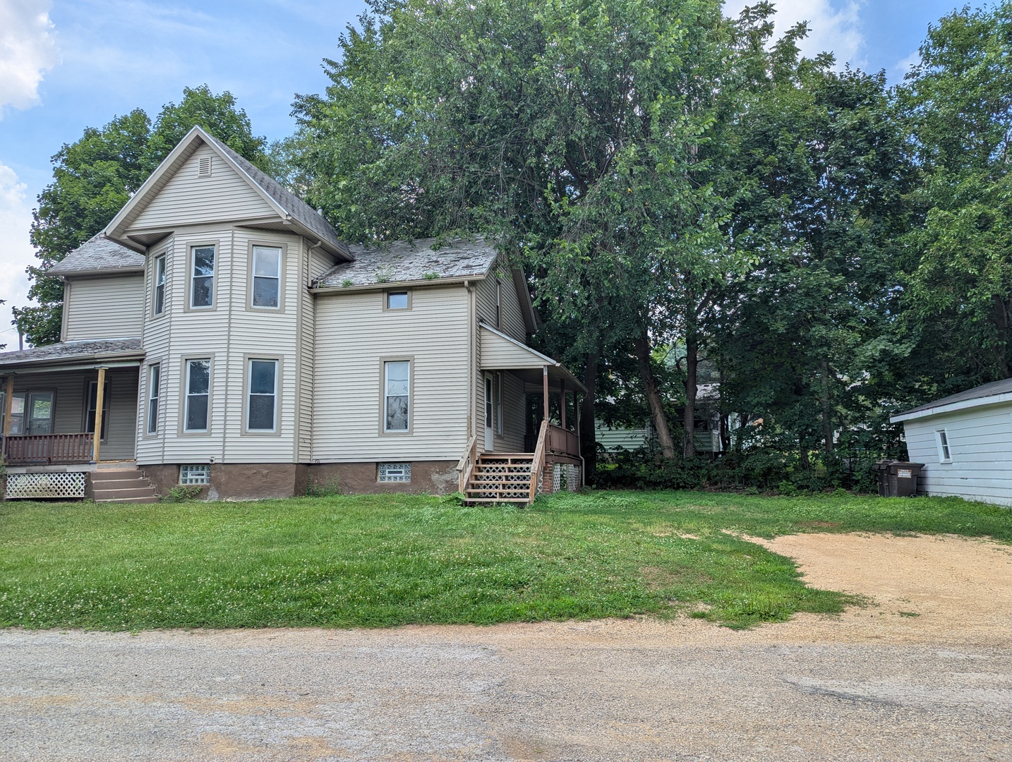 445 N Nursery Avenue Property Photo 1