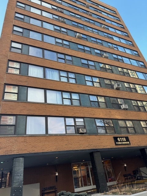 6118 N Sheridan Road 407 Property Photo 1