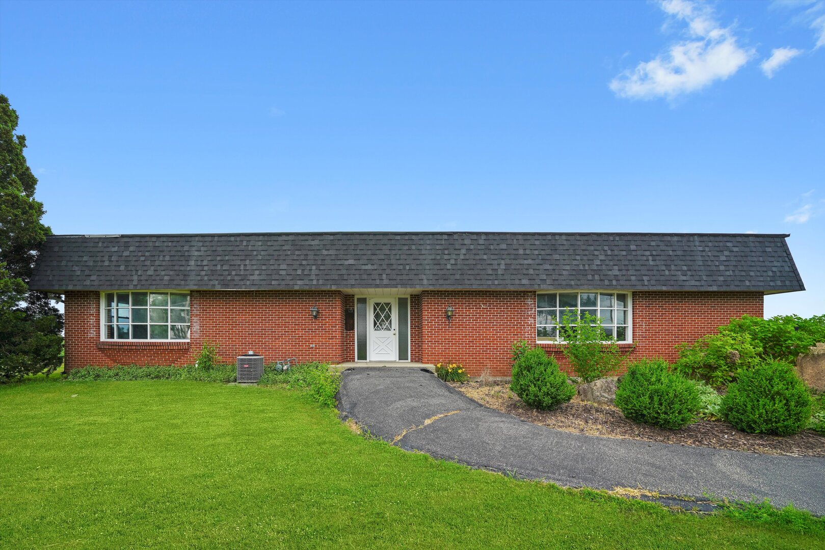 9762 Il Route 76 Property Photo 1