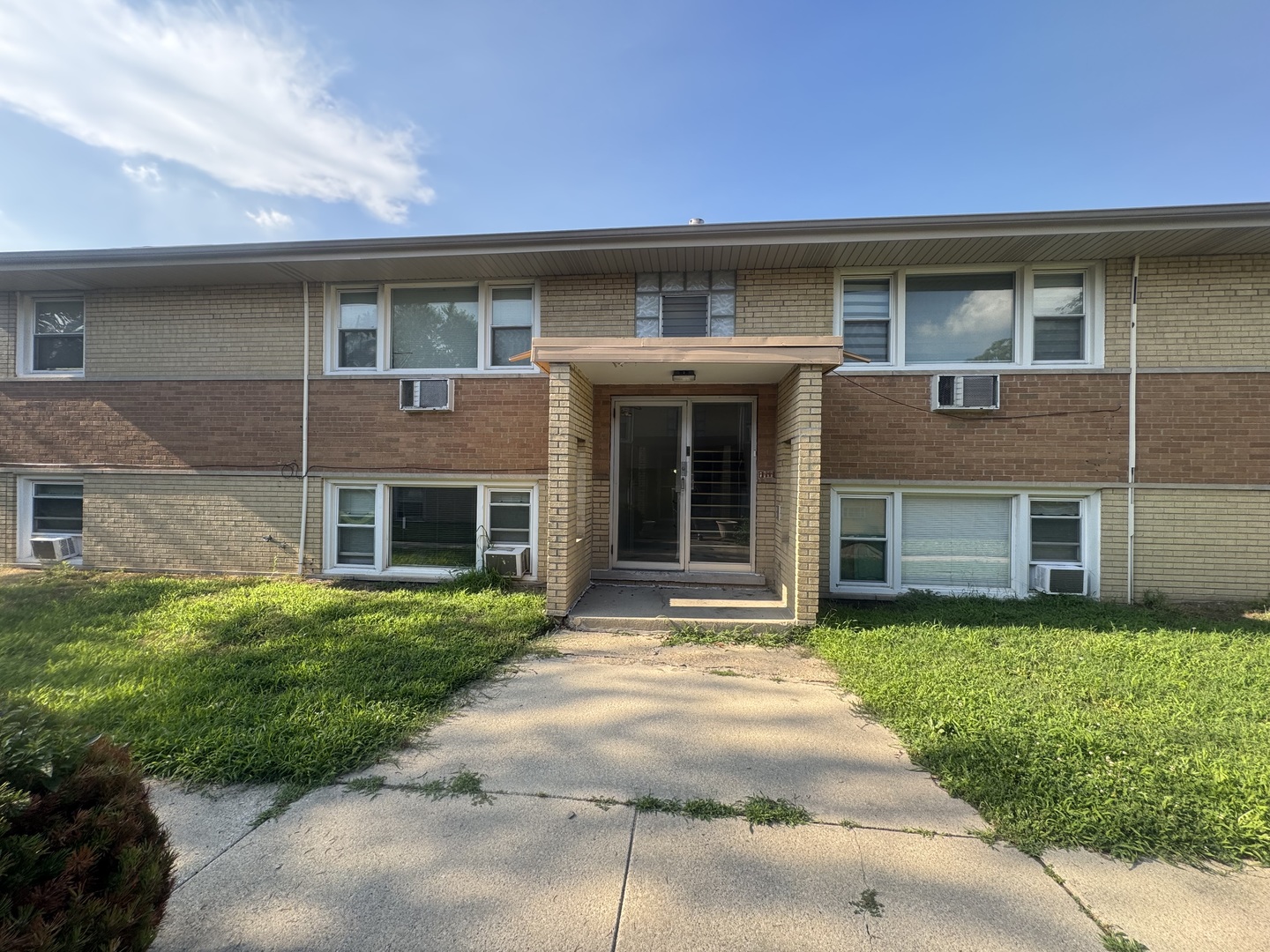 18446 Torrence Avenue 2w Property Photo 1